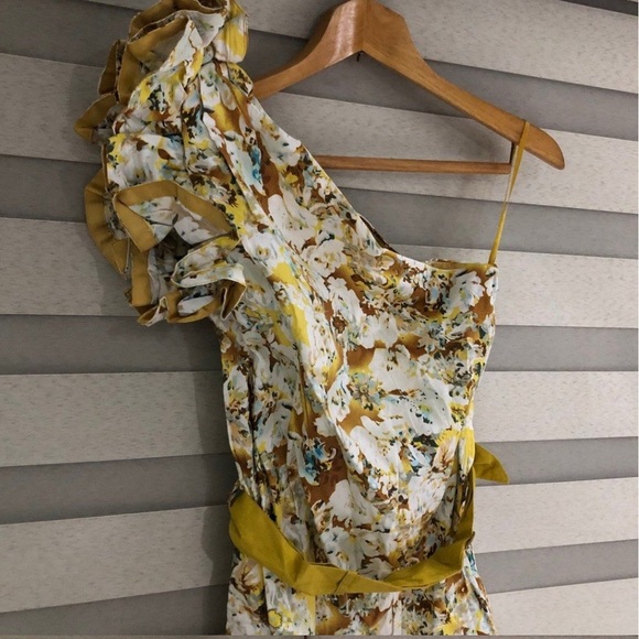 H&M Floral One-Shoulder Dress with Yellow Accents size US 8 NWT - Picture 3 of 3